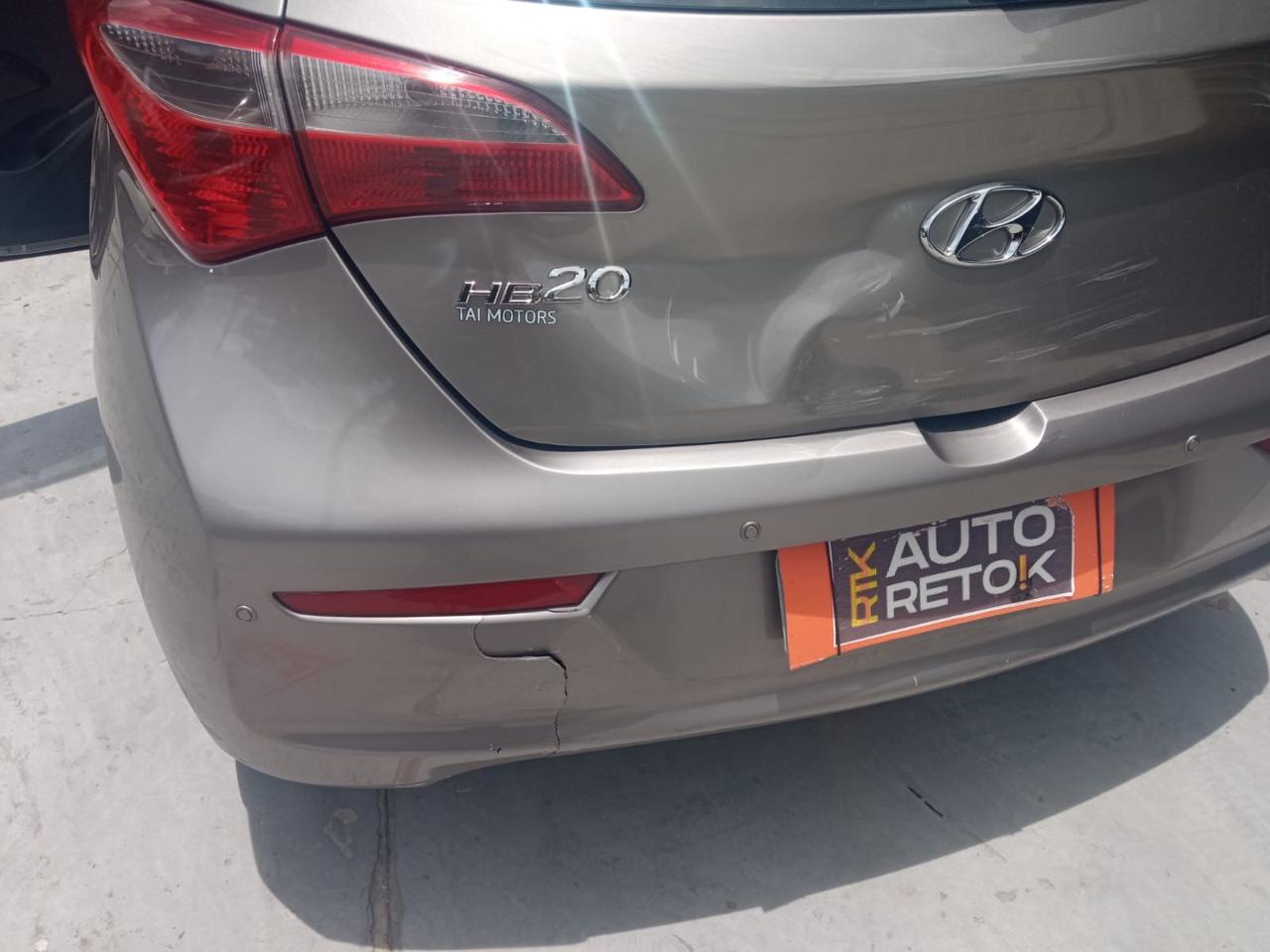 Veículo com pequenos danos na lataria - Retok