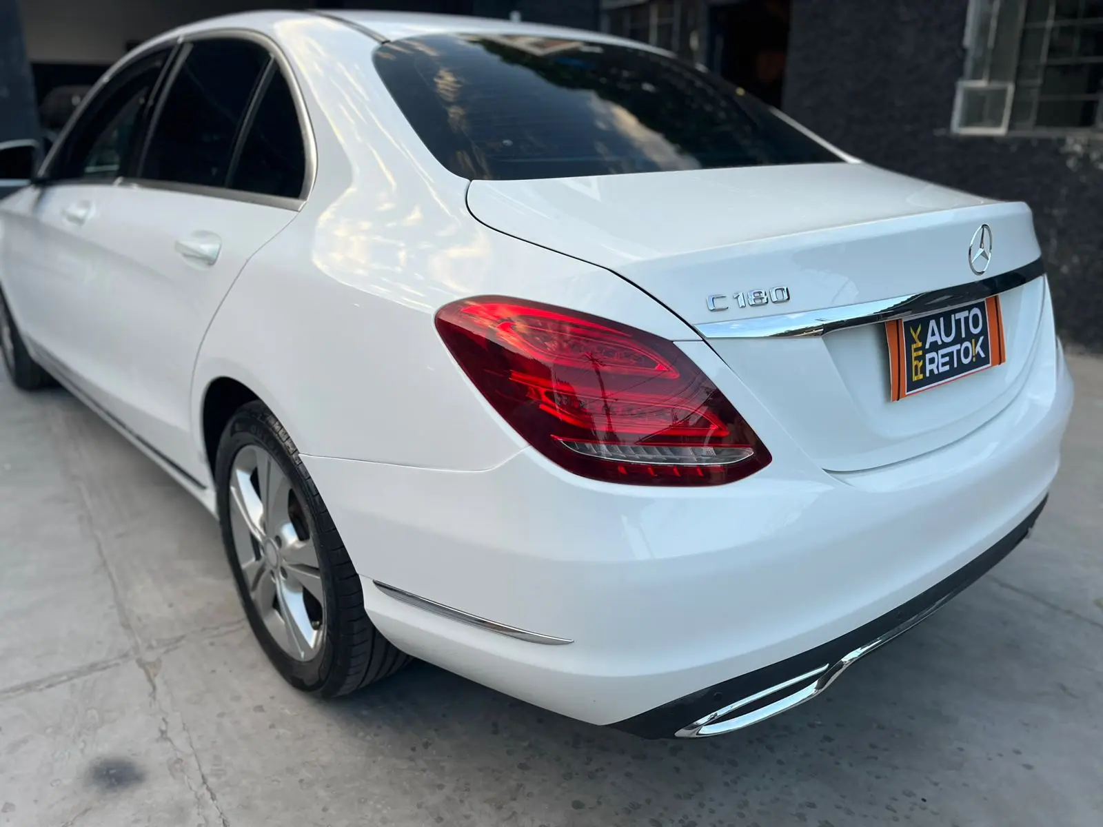 Veículo após serviço de funilaria e pintura - Retok